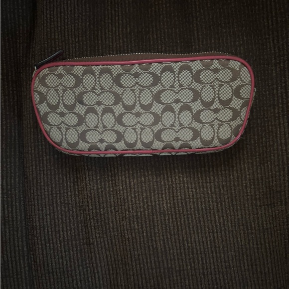 Coach  pouch - Picture 2 of 4